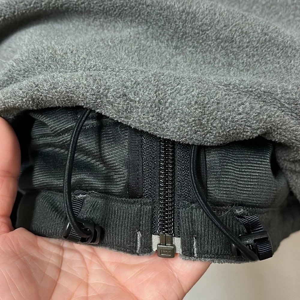 THE NORTH FACE Men’s Gray and Black Fleece Jacket Size XL
